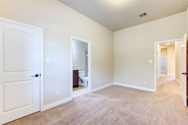 Building Photo - 4623 Montcliff Bend Ln