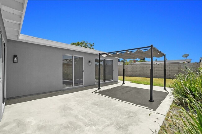 Building Photo - 1242 Sultan Cir