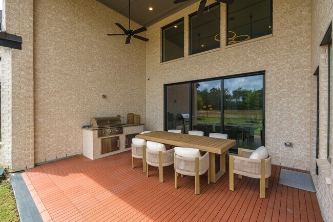 Building Photo - 21967 Gateway Arch Dr