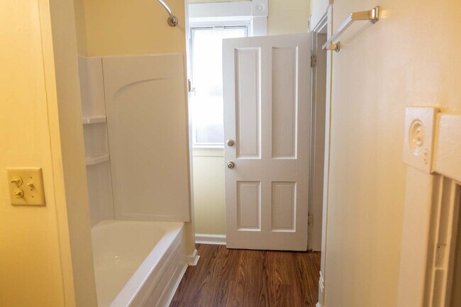 Building Photo - 30 E Maynard Ave