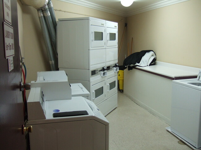 Public laundry room - 1699 Laguna St