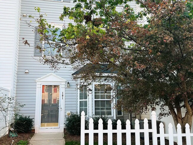 Building Photo - 3030 Barrymore St