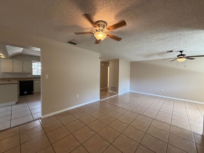 Building Photo - SLEEPY HOLLOW 3/2/2 Pool Home