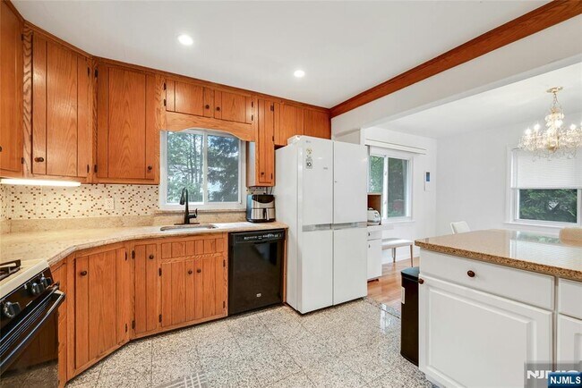 Building Photo - 357 11th St