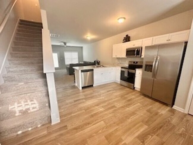 Building Photo - 156 Buckhorn Ave