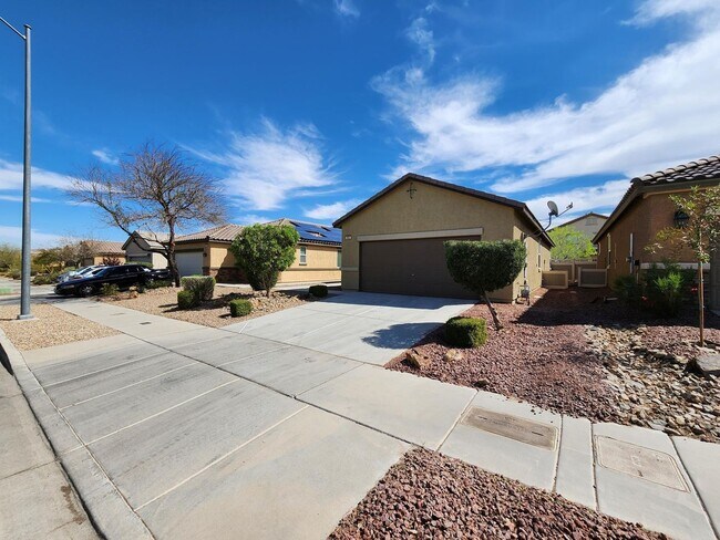 Building Photo - Beautiful Single Story 3 Bedroom close to Cadence