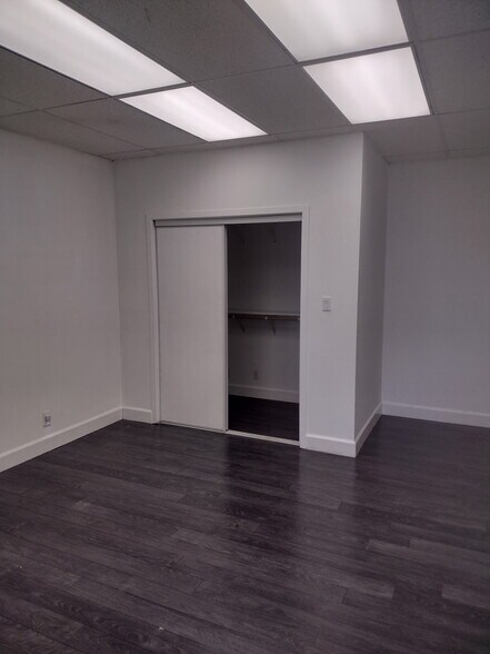 Building Photo - 7440 Girard Ave