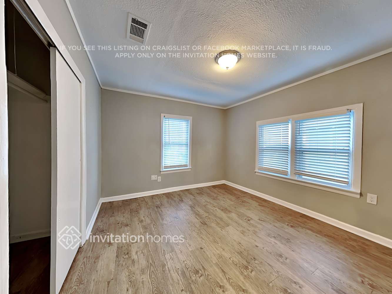 Building Photo - 905 E Crockett St