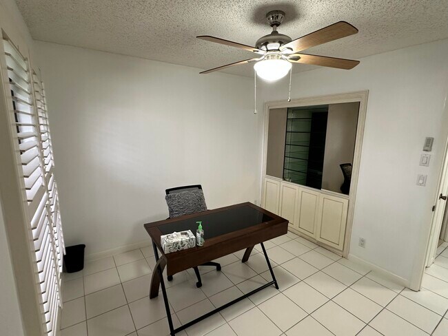 Building Photo - 5077 Forsythia St