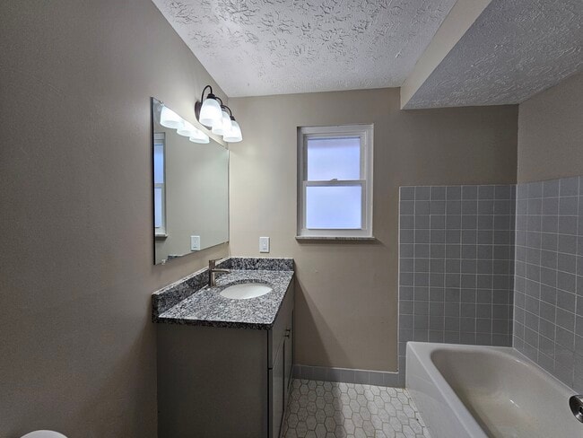 Primary private bath - 3589 Delmar Dr