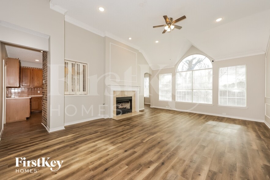 Building Photo - 8336 Mountainview Dr