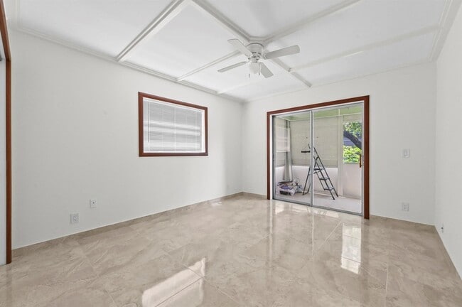 Building Photo - 551 Normandy Ln