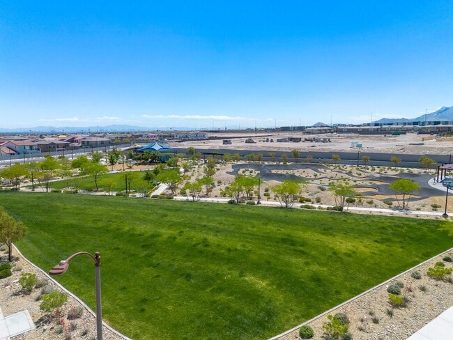 Building Photo - MULTI-GENERATIONAL New Build Home with En Suite In Skye Canyon!