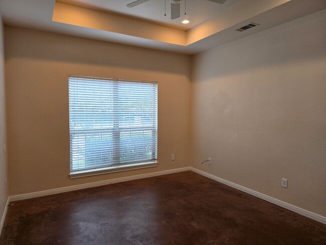 Building Photo - 3/2 Fourplex in Castle Heights