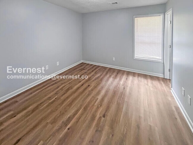 Building Photo - 3 Bed, 2 Bath Home with Attached Garage / Pet-Friendly / Coming Soon!