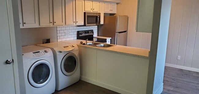 Building Photo - 13605 E Yale Ave