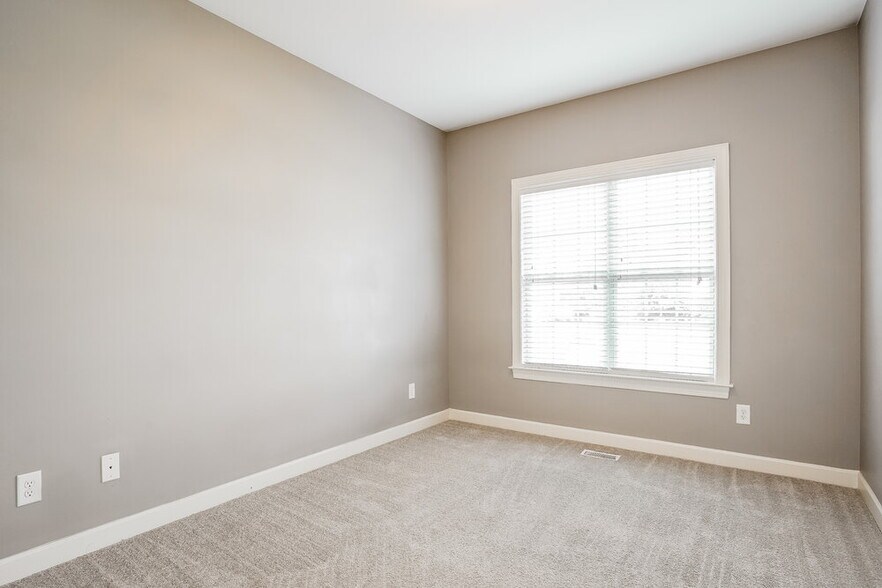 Building Photo - 29 Westcote Ln