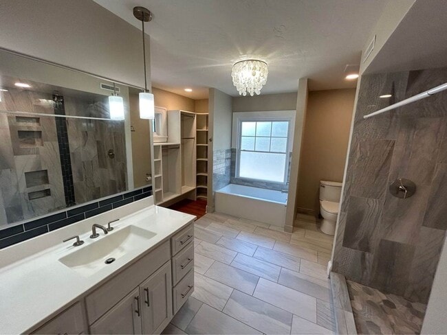 Building Photo - 600 W 26th St