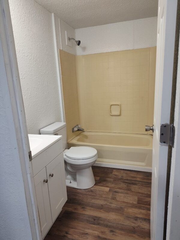 Building Photo - 702 W Nelson St