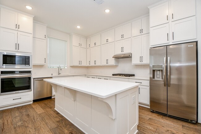 Building Photo - 6562 Scarlet Pond Ln