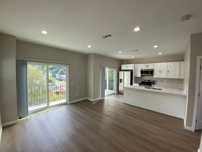 Building Photo - BRAND NEW (2022) 4BD/2BA