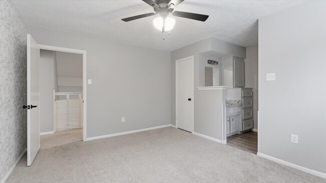 Building Photo - 12015 Fawnview Dr