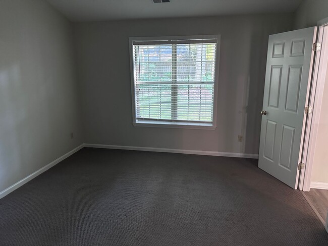 Building Photo - Beautiful Bevington Pines Three Bedroom Du...