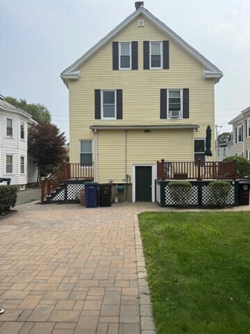Building Photo - 27 Leach St