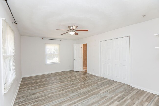 Building Photo - Brick Ranch Available in Hampton!