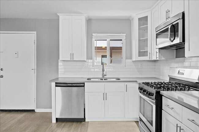 Building Photo - Beautiful One Bedroom Apartment In the Hea...