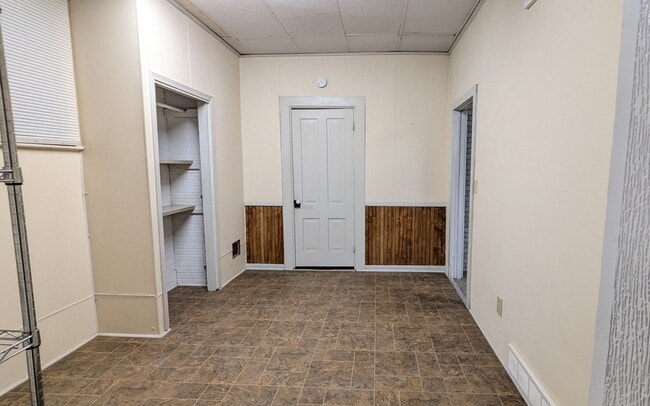 Building Photo - 121 W Colby St