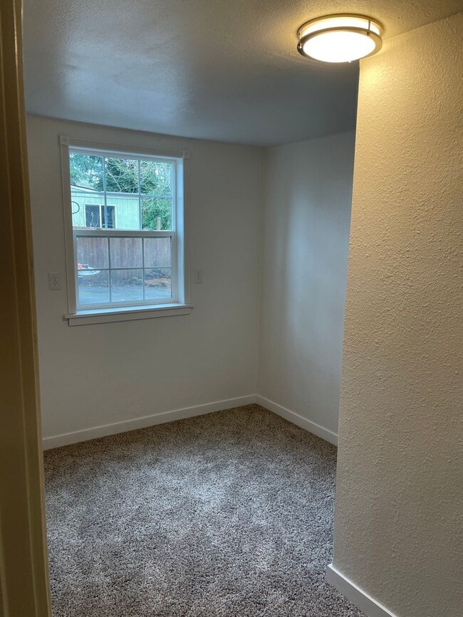 Building Photo - 2 Bed / 1 Bath House in Quiet West Salem Hills!!! $250 Amazon Gift Card! $99 First Month's Rent!