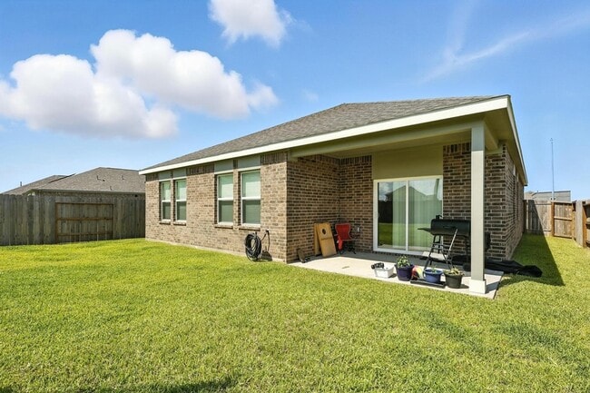 Building Photo - 5830 Capri Frst Dr
