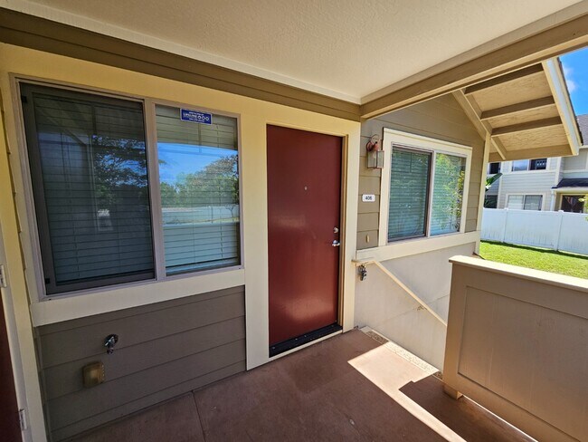 Building Photo - 2 Bed 1 Bath Condo 2 Parking ( Tandem parking right in front )