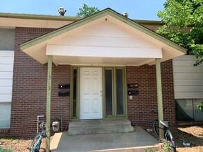 Building Photo - 1313 Burton Ct