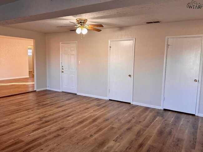 Building Photo - 4200 University Ave