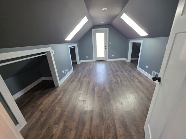Building Photo - 1531 S Harding Ave