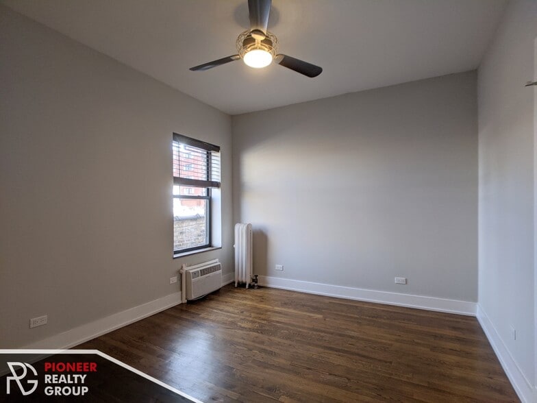 Building Photo - 736 W Addison St