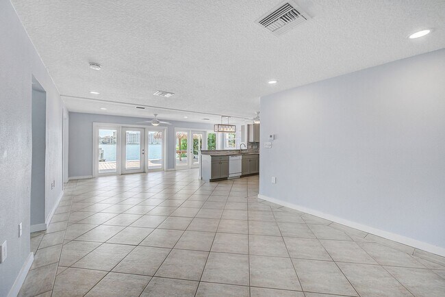 Building Photo - $500 Move-In Special – Limited Time!