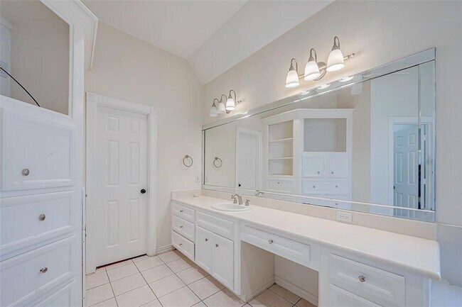 Building Photo - 16002 Castletown Park Ct