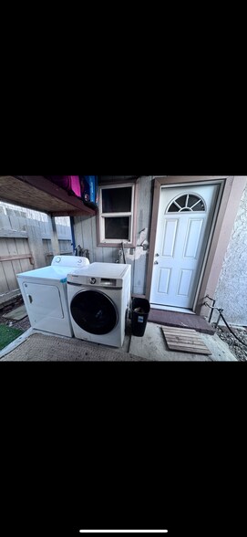 All utilities included - 2661 Newell St