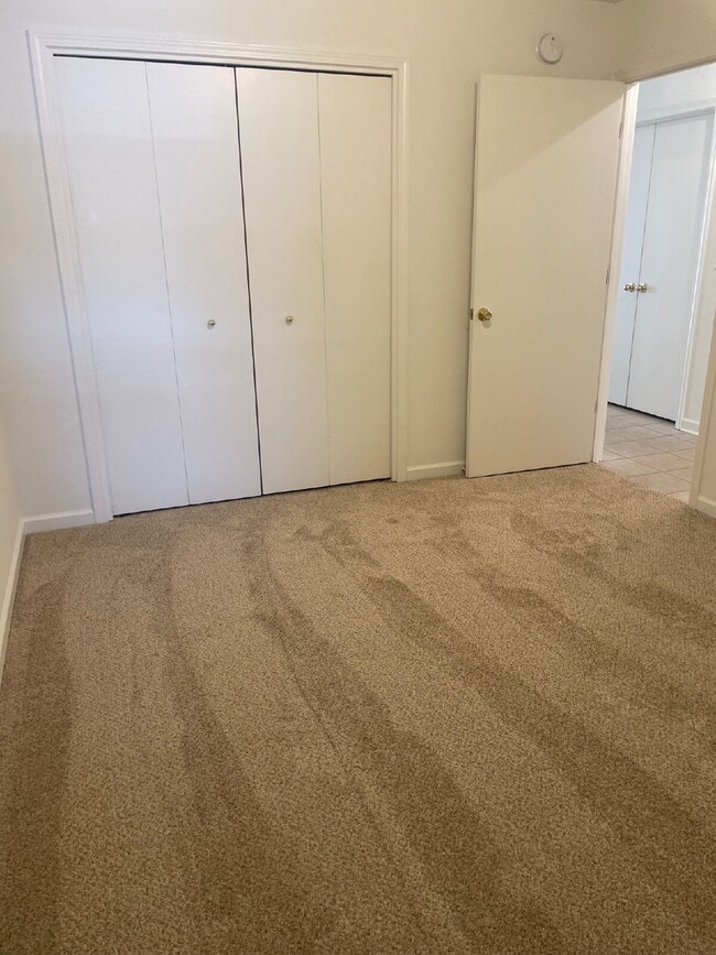 Building Photo - "Charming 2-Bed, 2-Bath Townhouse in Fort ...