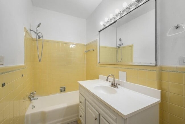 Building Photo - 757 Old Ivy Rd NE