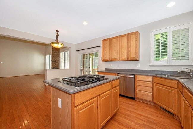 Building Photo - *Open House* 6/20 12-1 PM *