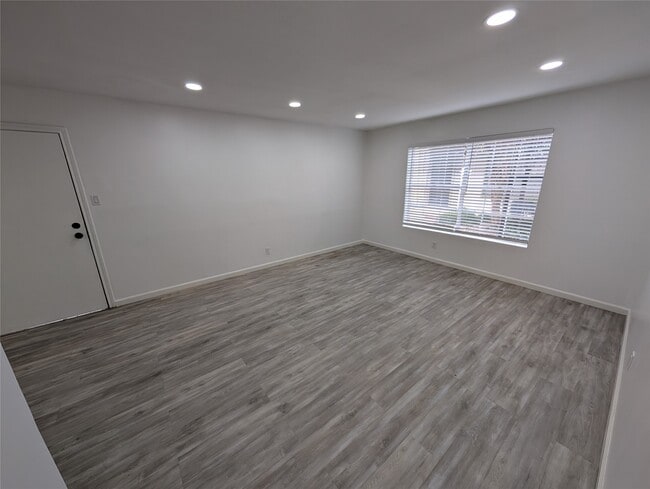 Building Photo - 5550 N Braeswood Blvd