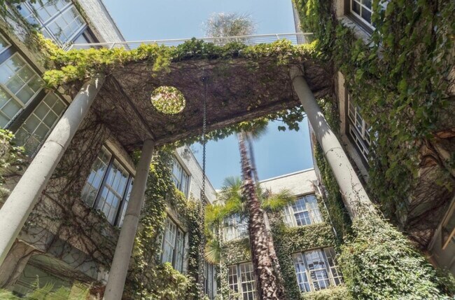 Building Photo - 461 2nd St