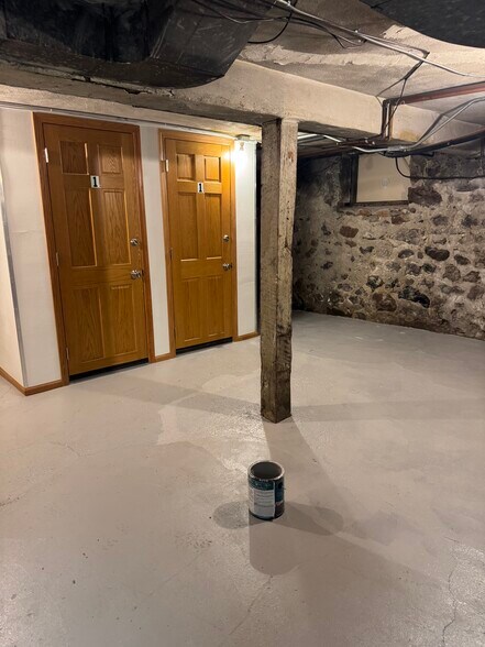 Building Photo - 118 N Thayer St