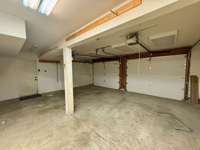 Building Photo - Remodeled 4 Bed 3 Bath Indian Trail Home w...