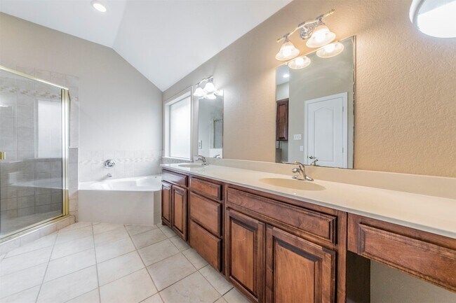 Building Photo - 5212 Estrella Ln