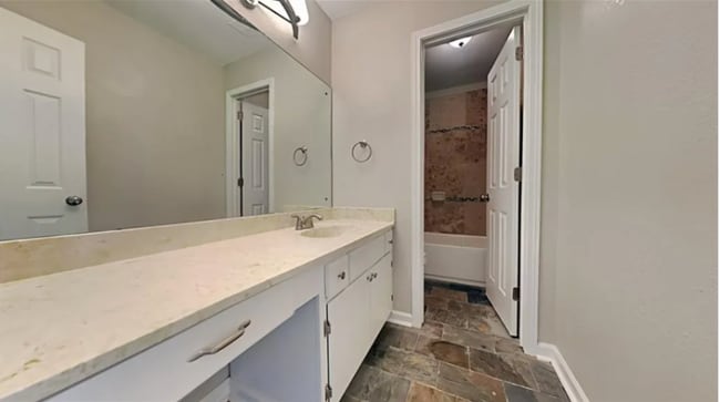 Building Photo - 36 Fairway Ln